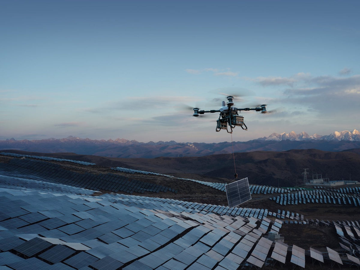 Heavy lift drone replaces crane